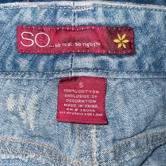 Pretty Distressed Denim Mini Skirt W/ Floral Hot Pink Appliqué Embellishment - Picture 4 of 5